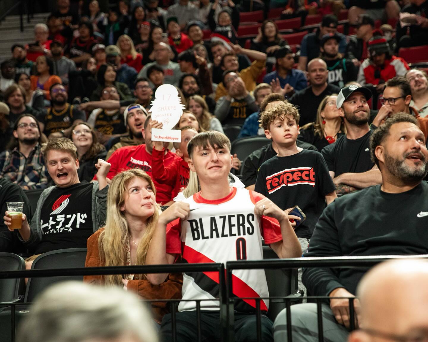 片支持利拉, src