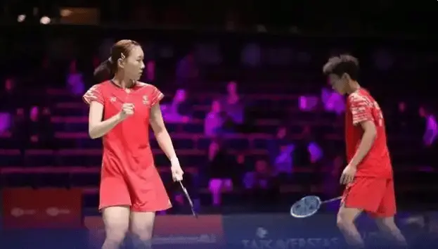 如今的他们, 那对曾在今, 友直呼