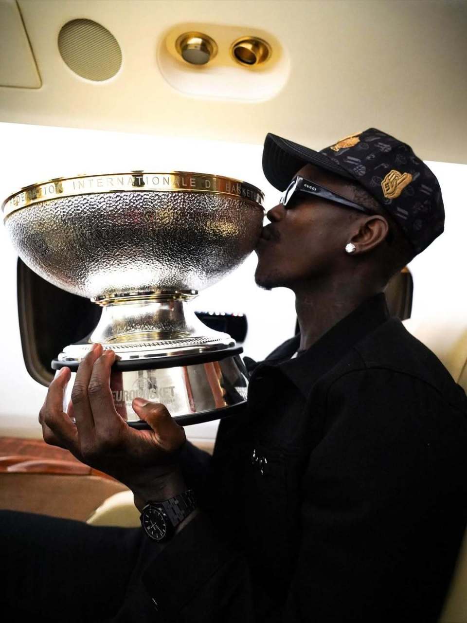 施罗德带领 施罗德带领