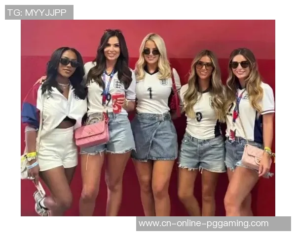 太阳报：萨卡女友是新一代时髦女王，二人被誉为新贝嫂与小贝